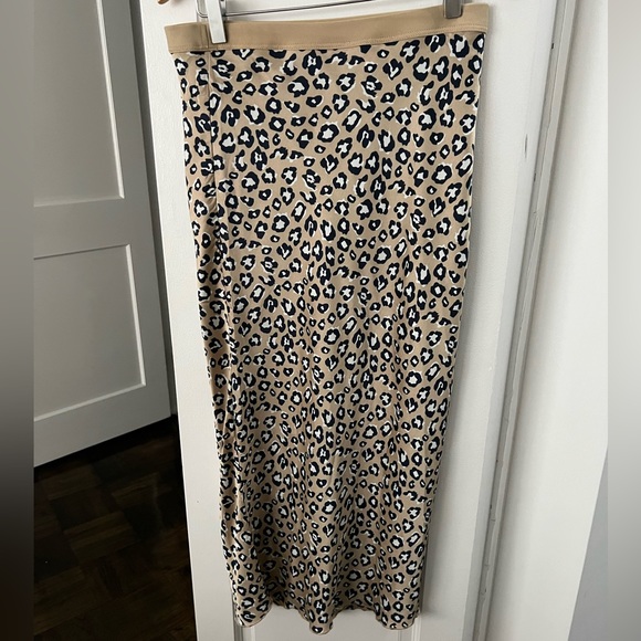 Midi cheetah print satin skirt - Picture 2 of 3